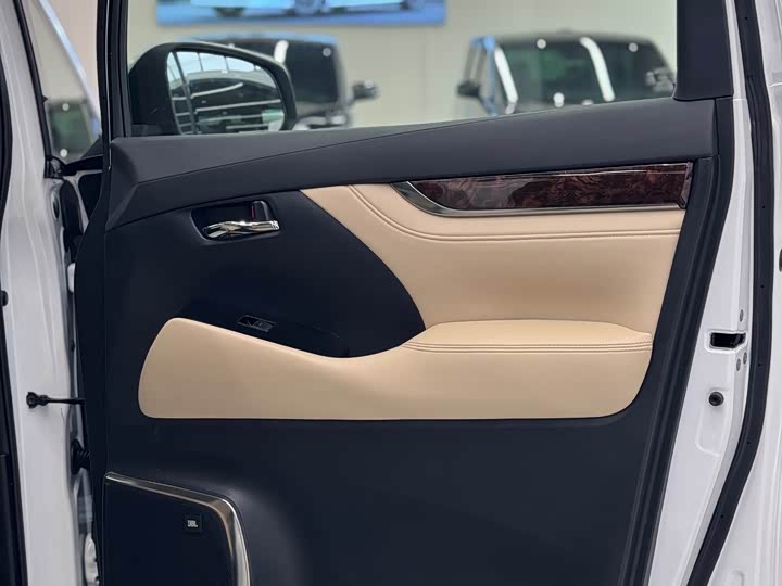 Фото 12 - Toyota Alphard