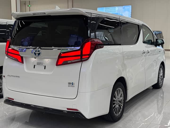 Фото 18 - Toyota Alphard