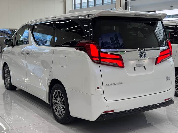 Фото 19 - Toyota Alphard