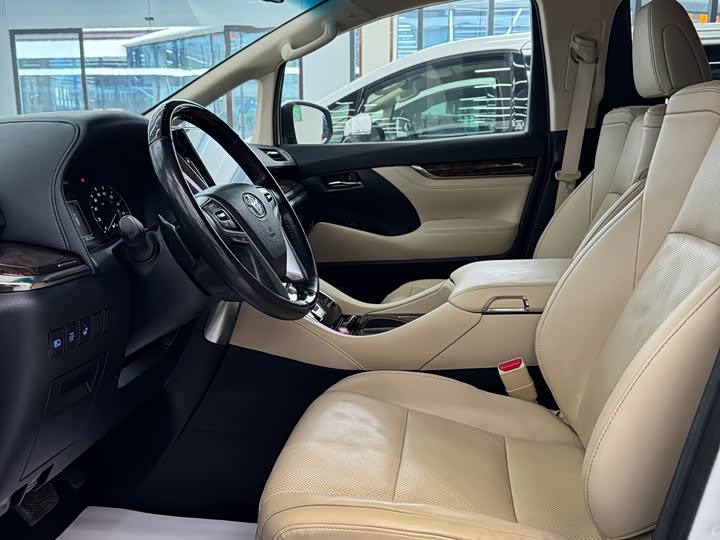 Фото 4 - Toyota Alphard