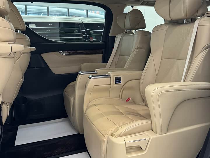 Фото 5 - Toyota Alphard