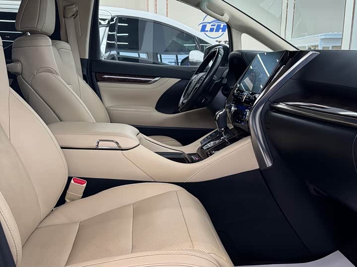 Фото 7 - Toyota Alphard