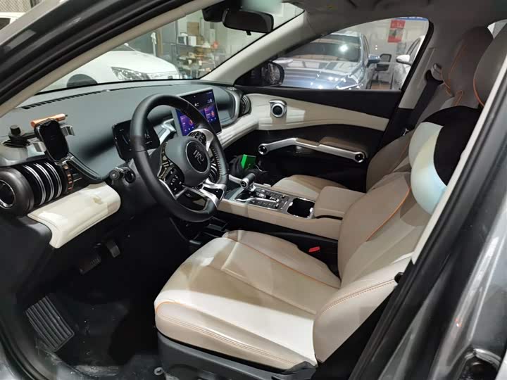 Фото 15 - BYD Yuan Plus