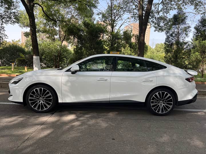 Фото 7 - MG Motor 7