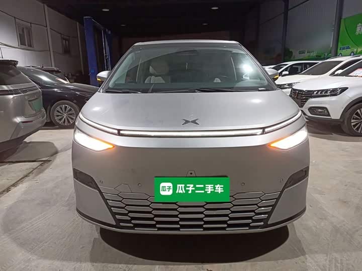 Фото 3 - XPeng X9