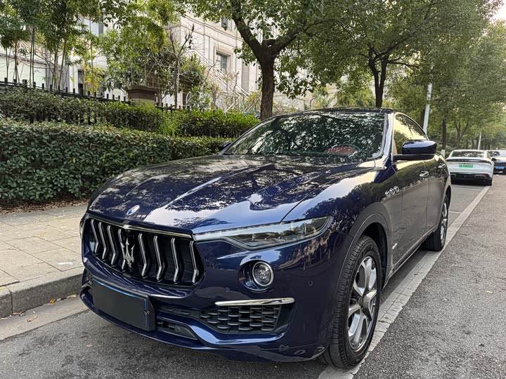 Фото 1 - Maserati Levante
