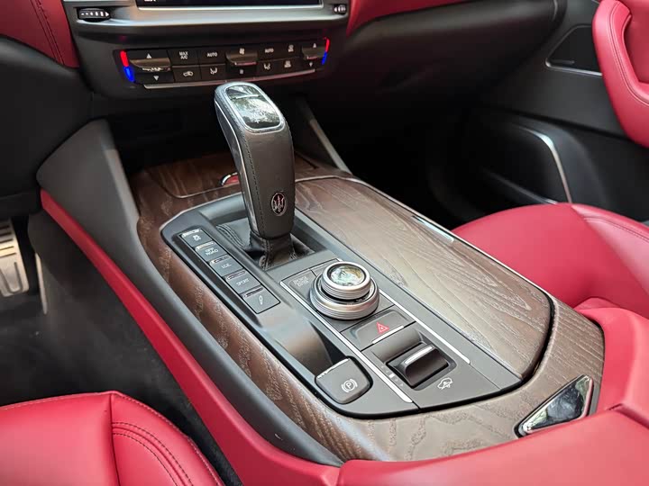 Фото 13 - Maserati Levante