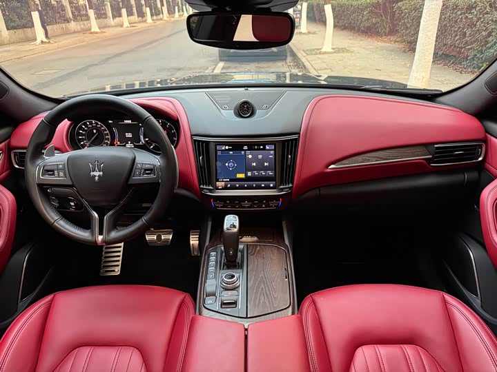 Фото 16 - Maserati Levante