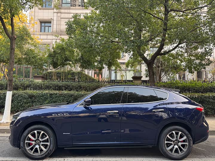 Фото 3 - Maserati Levante