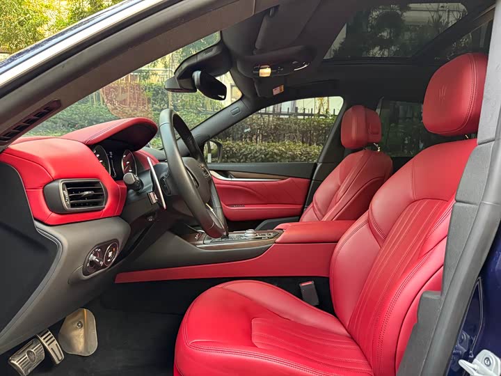 Фото 7 - Maserati Levante