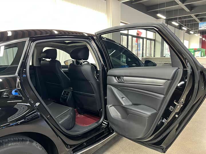 Фото 10 - Honda Accord