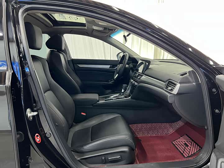 Фото 11 - Honda Accord