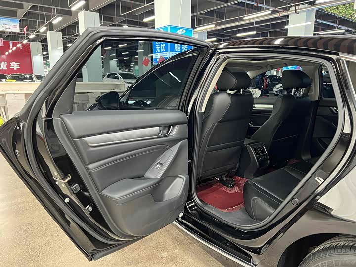 Фото 13 - Honda Accord