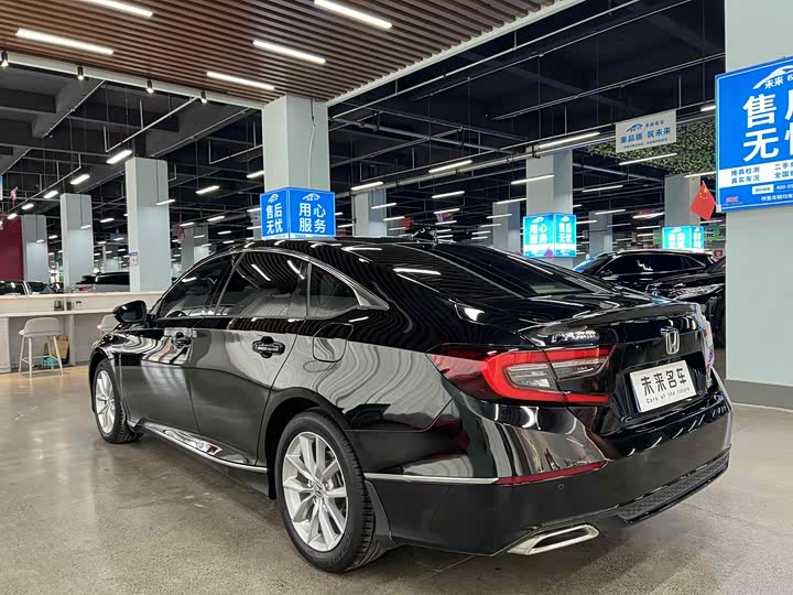 Фото 14 - Honda Accord