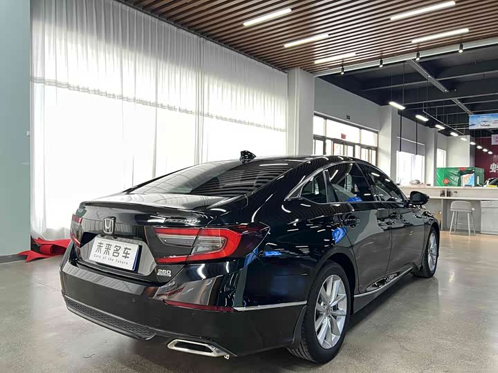 Фото 16 - Honda Accord