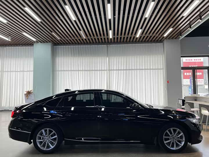 Фото 17 - Honda Accord