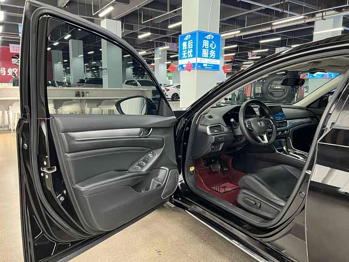 Фото 4 - Honda Accord