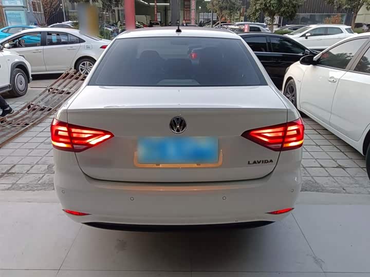 Фото 6 - Volkswagen Lavida