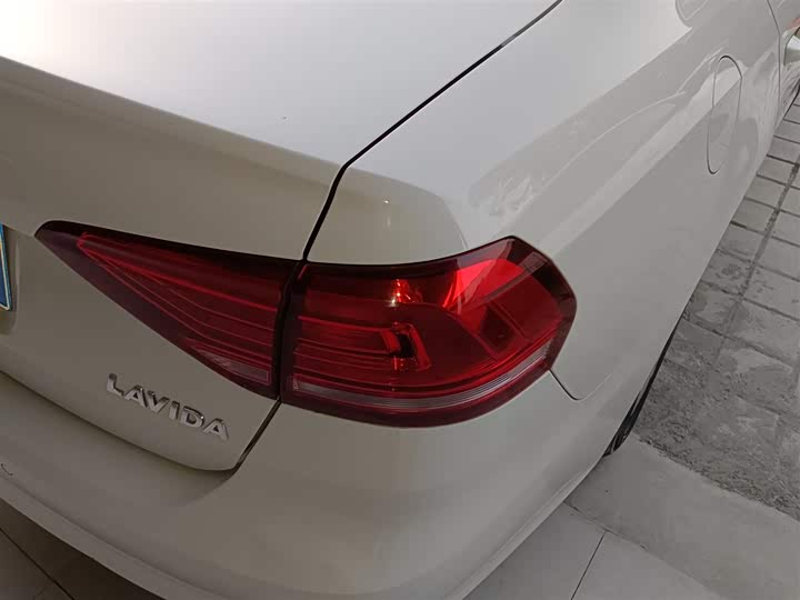 Фото 8 - Volkswagen Lavida