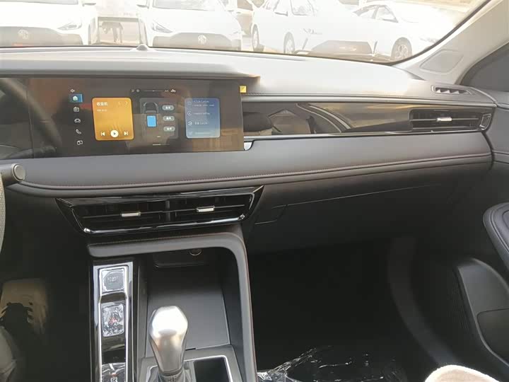 Фото 10 - Roewe i5