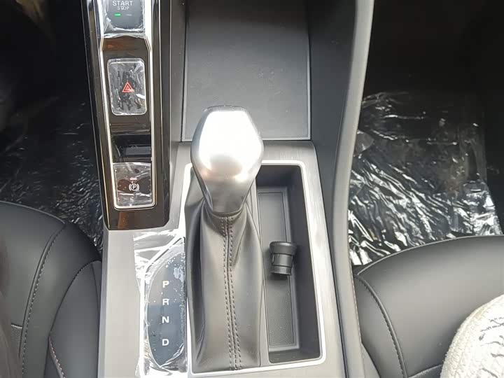 Фото 14 - Roewe i5