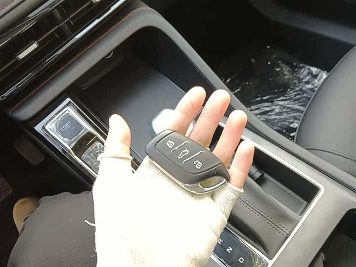 Фото 9 - Roewe i5