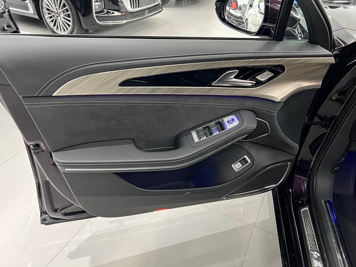 Фото 10 - Hongqi H9