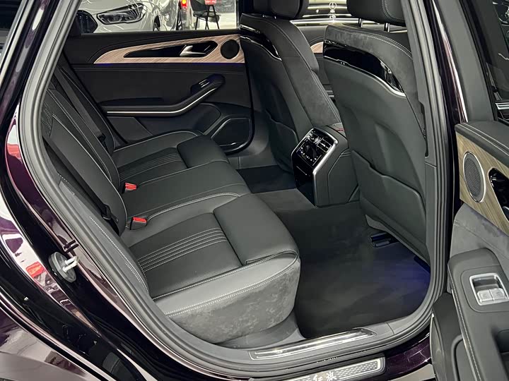 Фото 15 - Hongqi H9