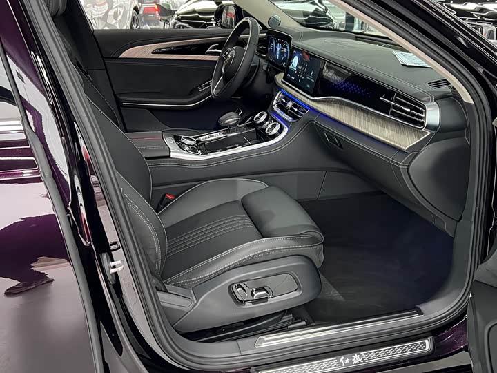 Фото 16 - Hongqi H9