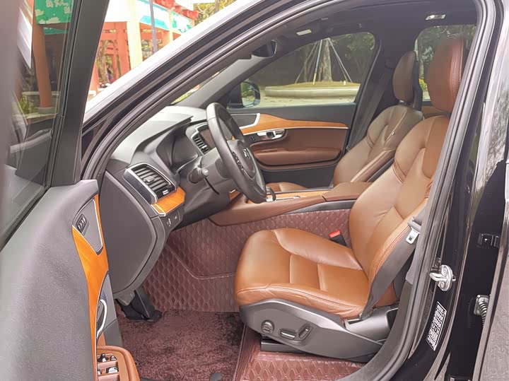 Фото 15 - Volvo XC90