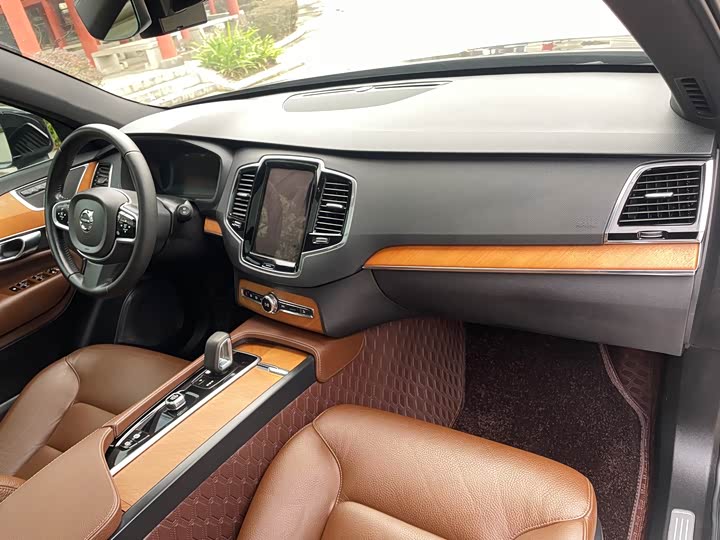 Фото 19 - Volvo XC90