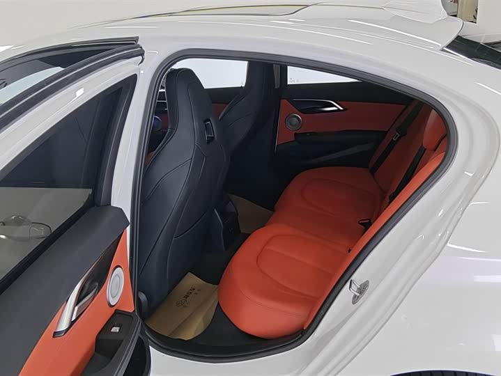 Фото 11 - BMW 1 Series