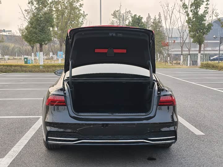 Фото 10 - Audi A7L