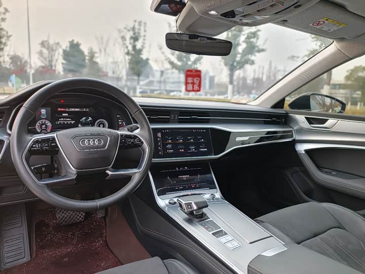 Фото 14 - Audi A7L