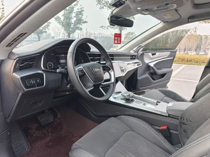 Фото 17 - Audi A7L