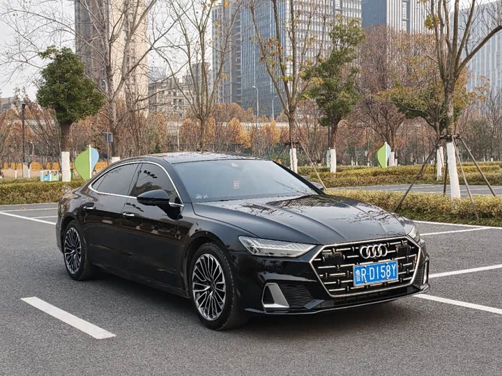 Фото 2 - Audi A7L