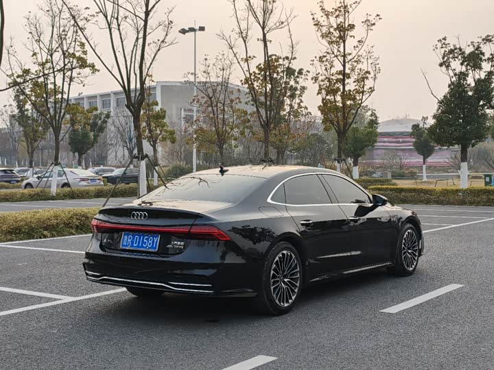 Фото 4 - Audi A7L