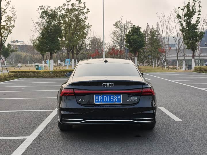 Фото 5 - Audi A7L