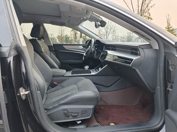 Фото 6 - Audi A7L