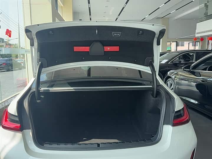 Фото 13 - BMW 3 Series