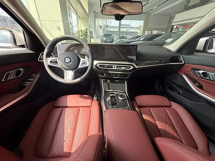 Фото 15 - BMW 3 Series