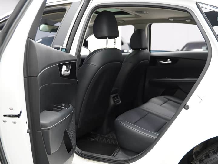 Фото 18 - Kia K3