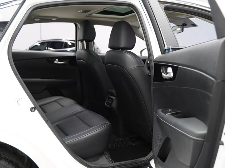 Фото 20 - Kia K3