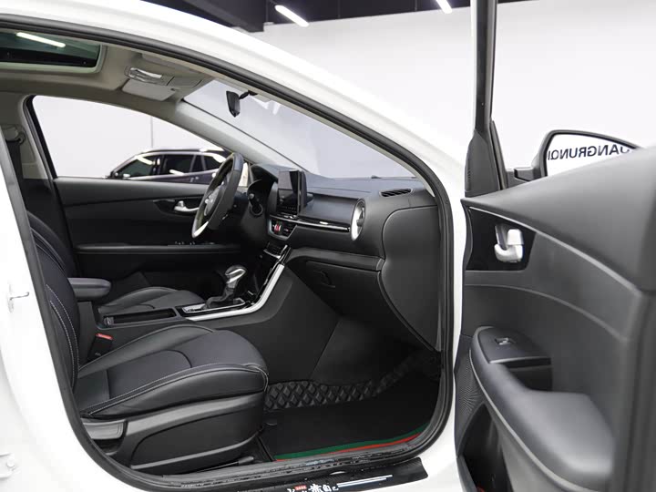 Фото 21 - Kia K3