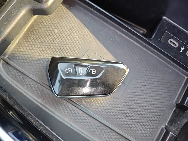 Фото 9 - Volkswagen ID.6 Crozz