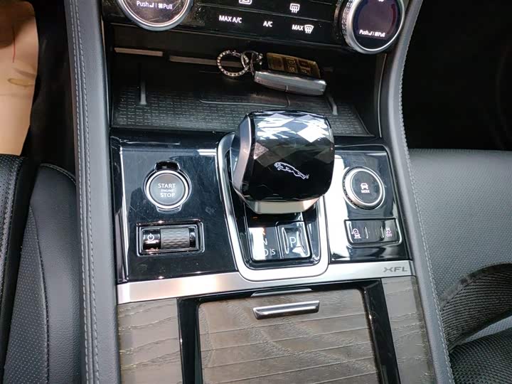 Фото 14 - Jaguar XF L