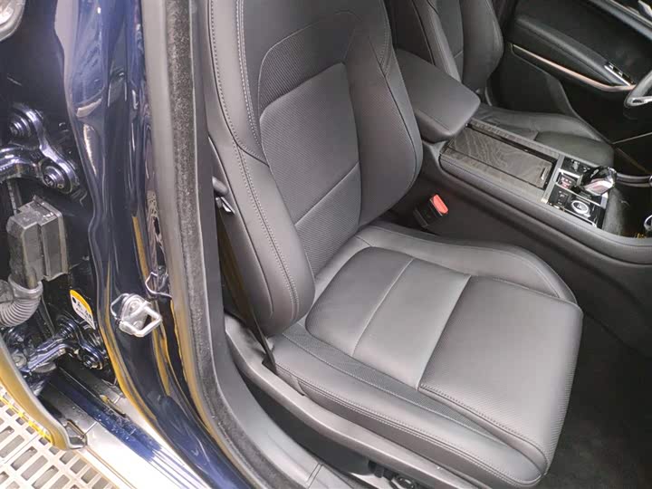 Фото 25 - Jaguar XF L