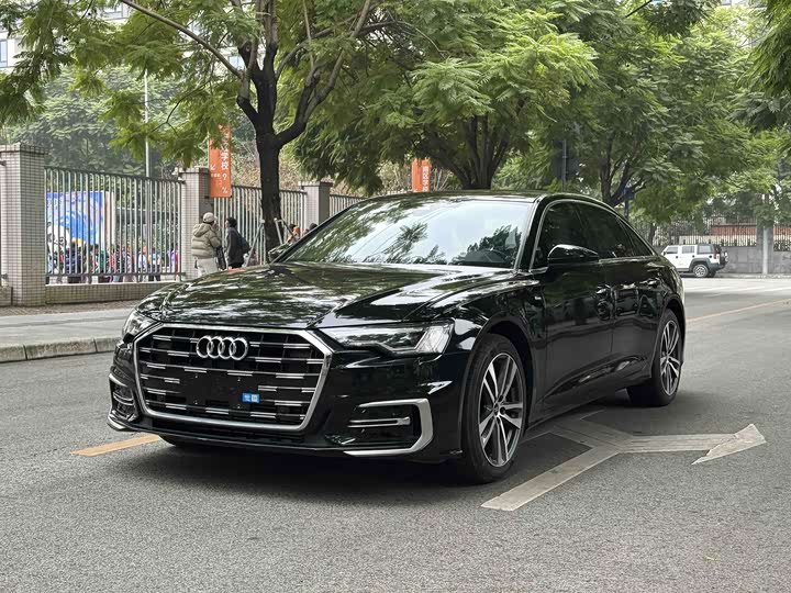 Фото 1 - Audi A6L