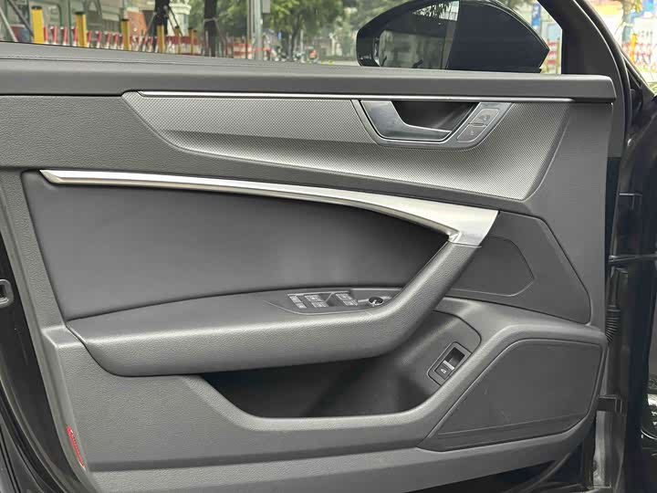 Фото 13 - Audi A6L