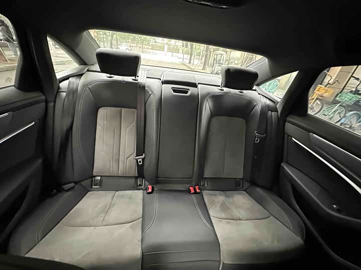 Фото 14 - Audi A6L